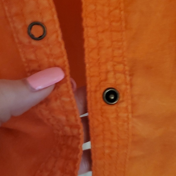 Button up - Picture 3 of 3